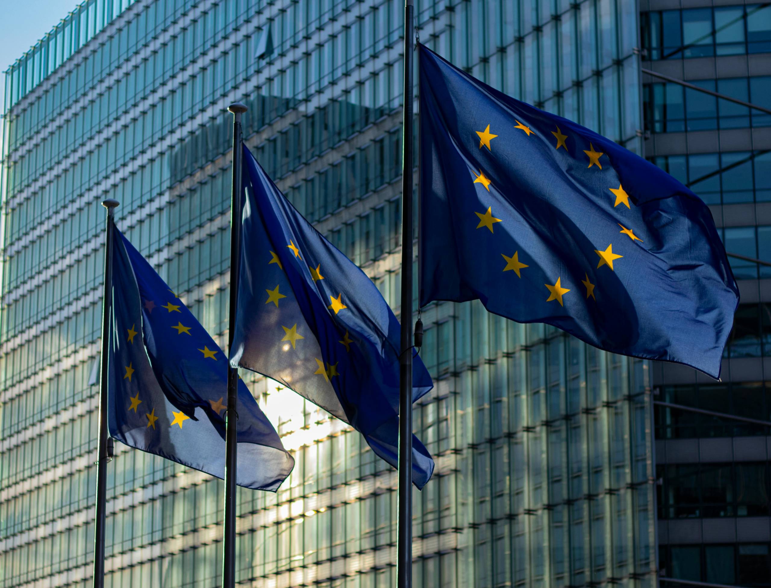 La Commission européenne ouvre une consultation publique sur la transparence des invendus mis au rebut (règlement ESPR).